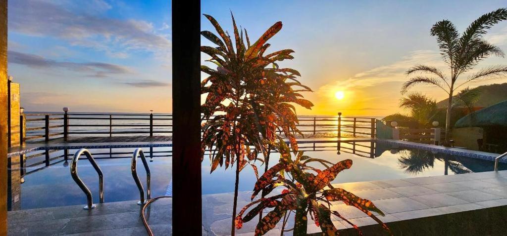 Aura Marina Sands Beach Resort Baler Ngoại thất bức ảnh