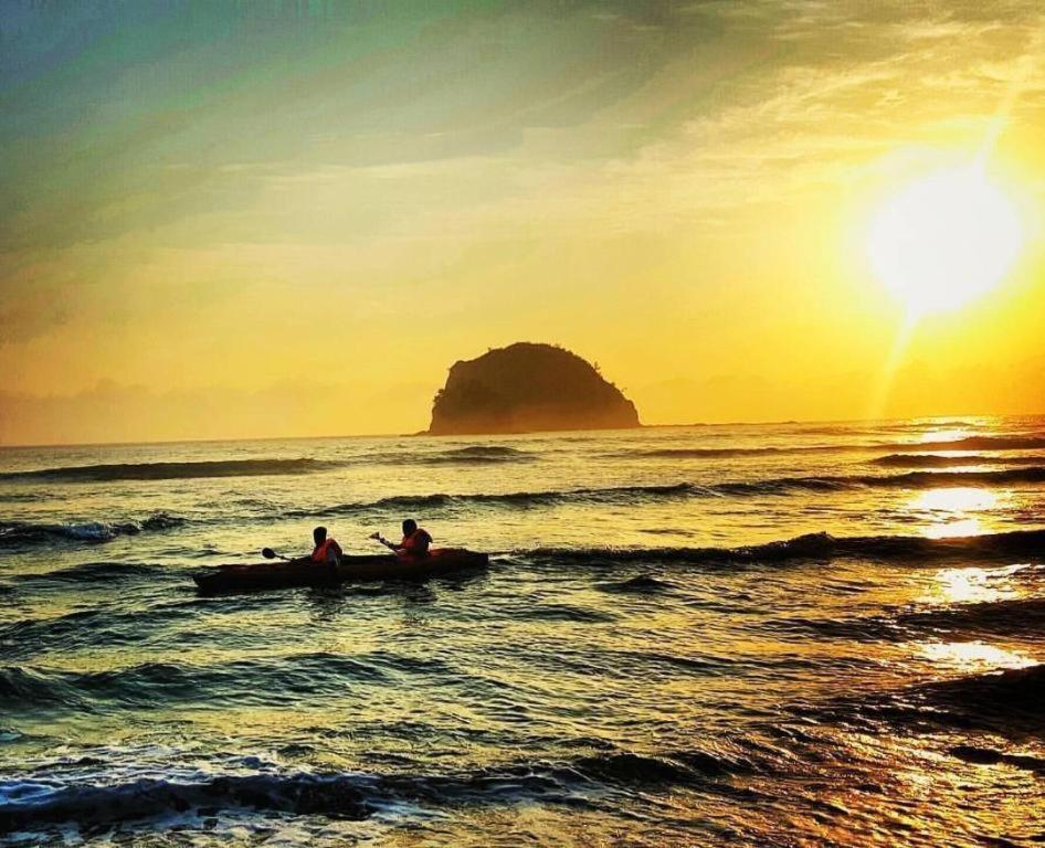 Aura Marina Sands Beach Resort Baler Ngoại thất bức ảnh