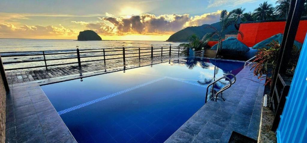 Aura Marina Sands Beach Resort Baler Ngoại thất bức ảnh